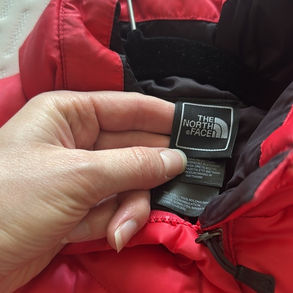 The North Face 550 Puffer Vest - Picture 6 of 6